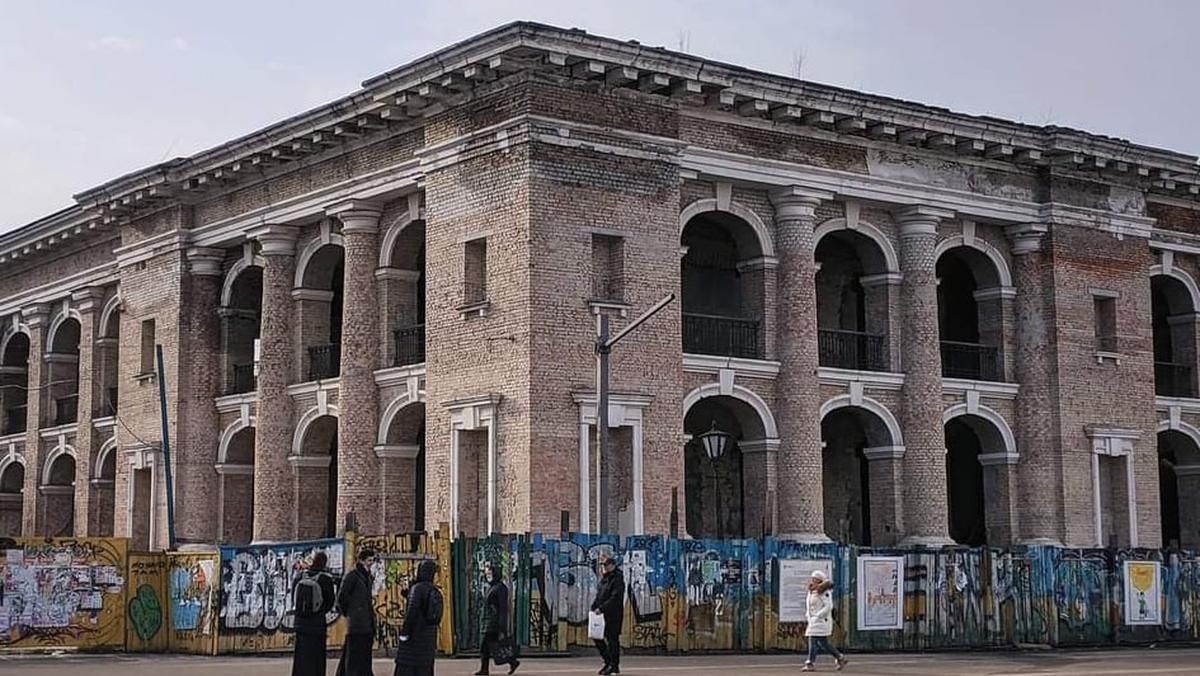 Скандальний Гостиний двір у Києві почали охороняти поліцейські - Новини Києва сьогодні - Київ Скандальний Гостиний двір у Києві почали охороняти поліцейські - Новини Києва сьогодні - Київ