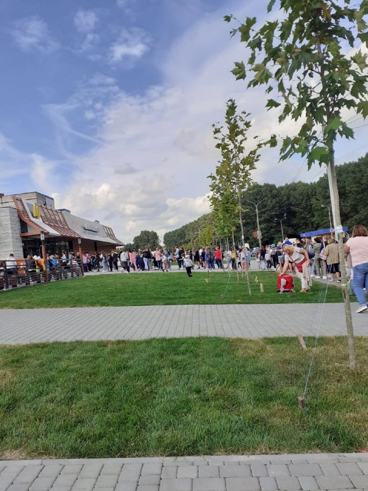 Величезні черги, затори та ажіотаж: у Хмельницькому відкрився McDonald's - Україна новини - 24 Канал Величезні черги, затори та ажіотаж: у Хмельницькому відкрився McDonald's - Україна новини - 24 Канал