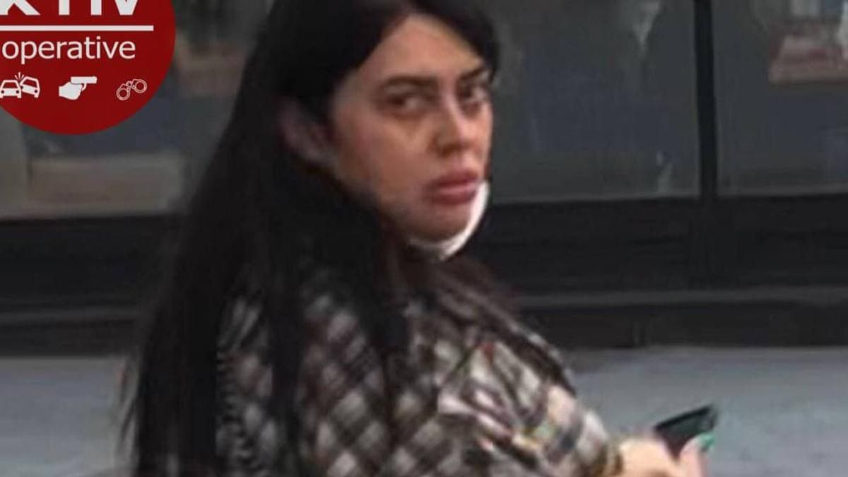 Штовхнула у двері й побила парасолькою: в Ocean Plaza жінка накинулась на дівчину через дрібницю - Новини Київ - Київ Штовхнула у двері й побила парасолькою: в Ocean Plaza жінка накинулась на дівчину через дрібницю - Новини Київ - Київ