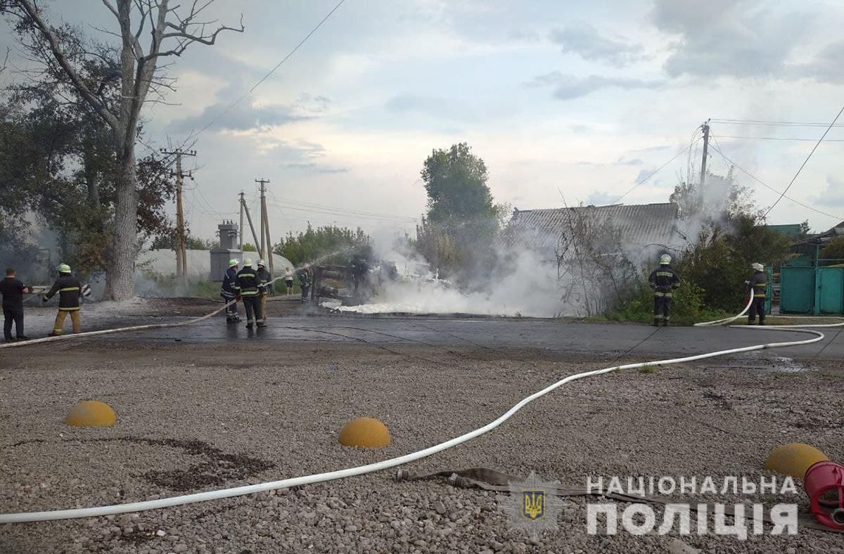 Масштабна ДТП на Запоріжжі: бензовоз перекинувся, спалахнув і пошкодив газову трубу - Новини Запоріжжя - 24 Канал