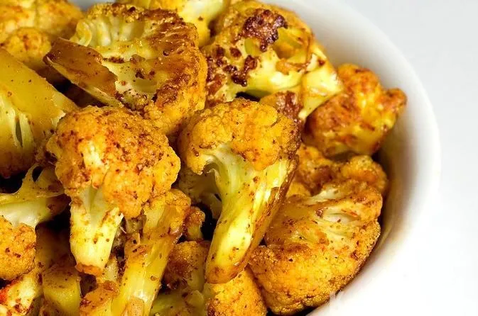 Салат с цветной капустой и панировочными цветами