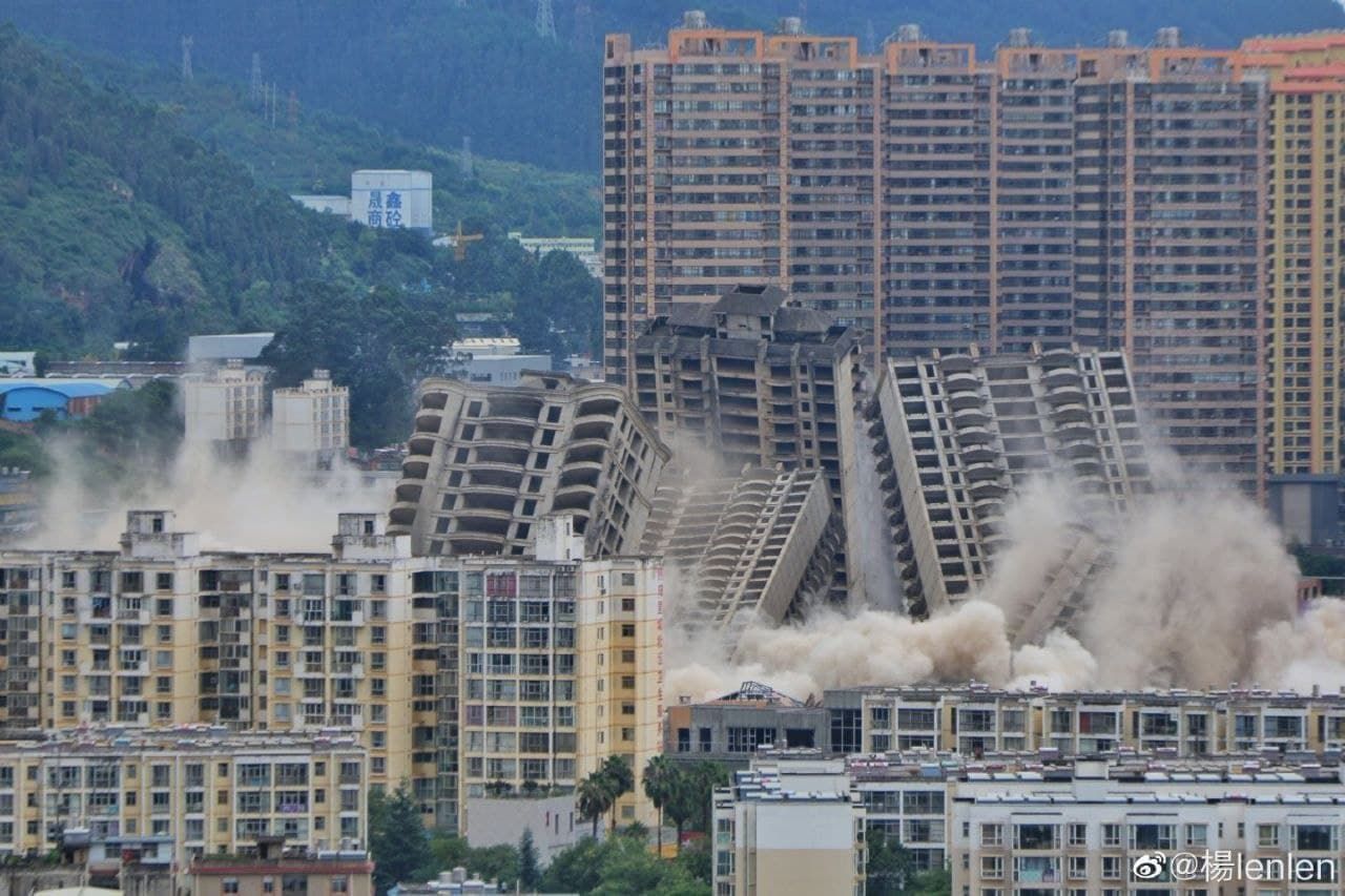 В Китае взорвали 15 недостроенных высоток: зрелищное видео В Китае взорвали 15 недостроенных высоток: зрелищное видео