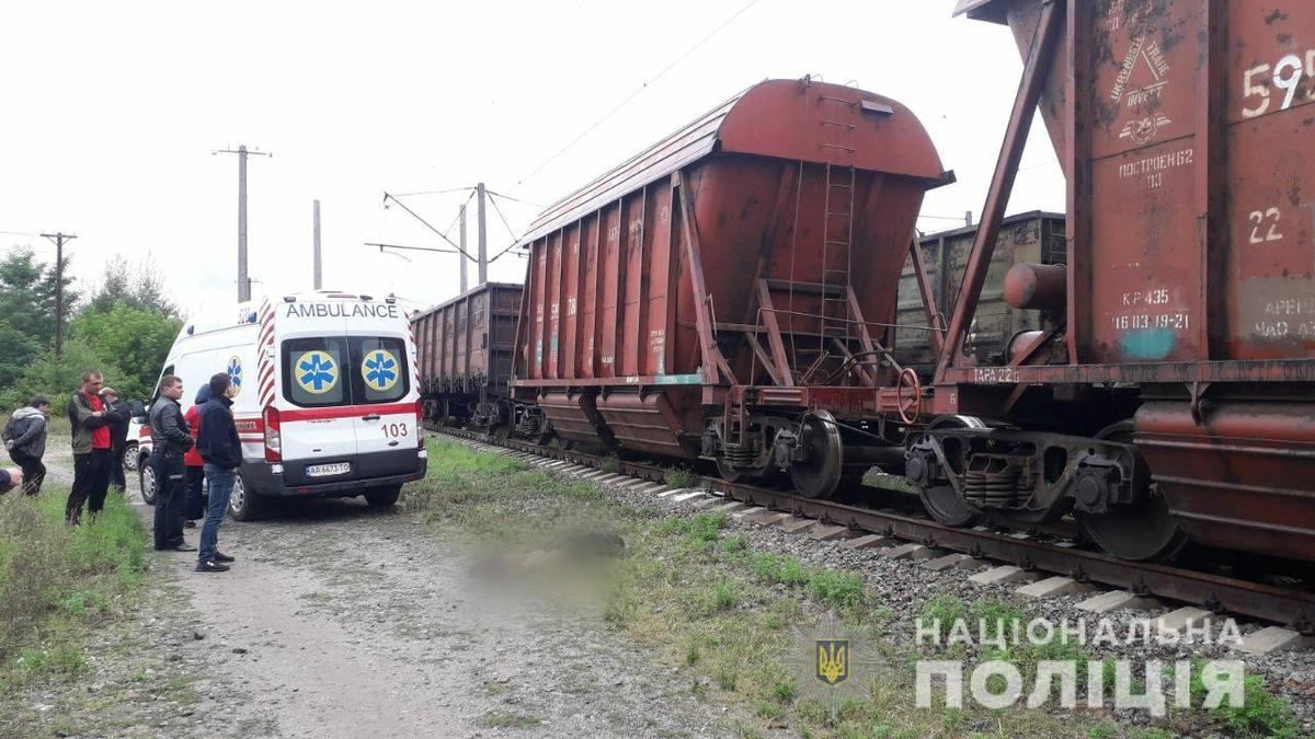 Залез на вагон поезда: на Киевщине погиб 13-летний мальчик