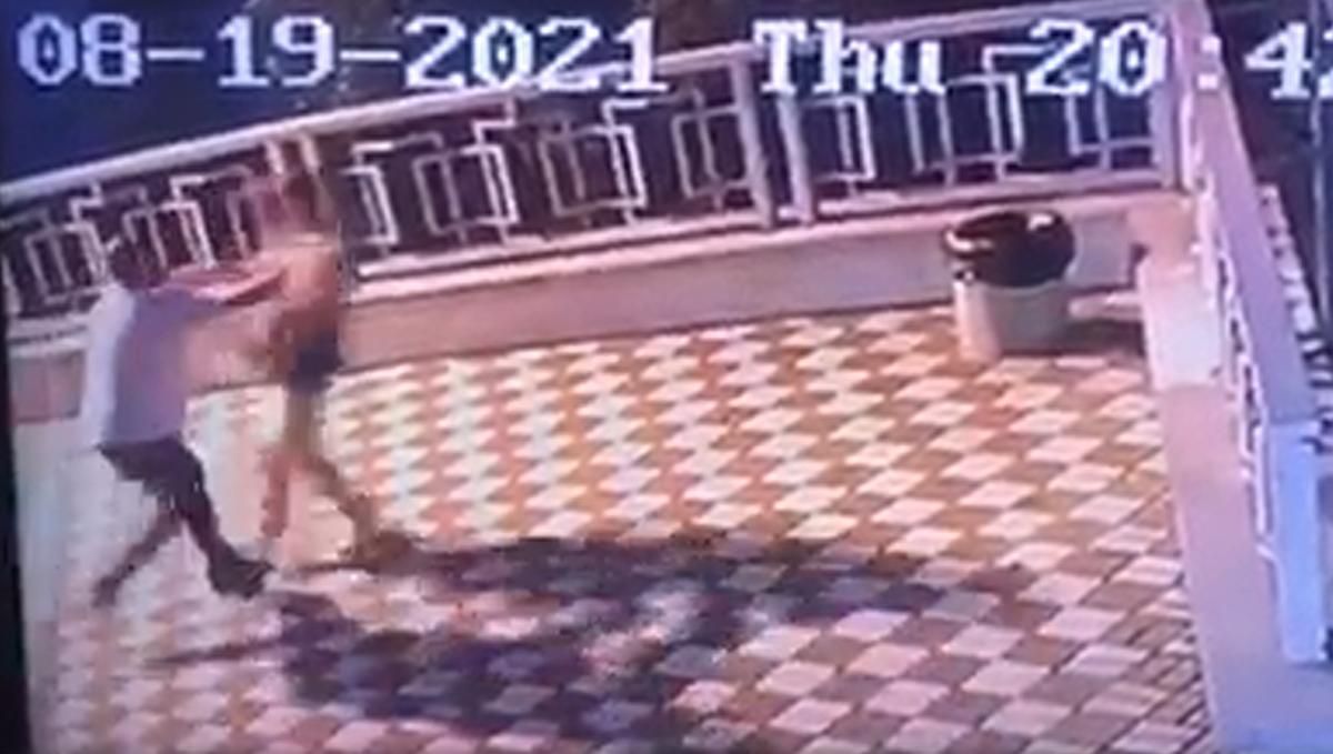 Можуть оштрафувати: у поліції прокоментували напад керівника ОСББ на дитину у Києві - Київ Можуть оштрафувати: у поліції прокоментували напад керівника ОСББ на дитину у Києві - Київ