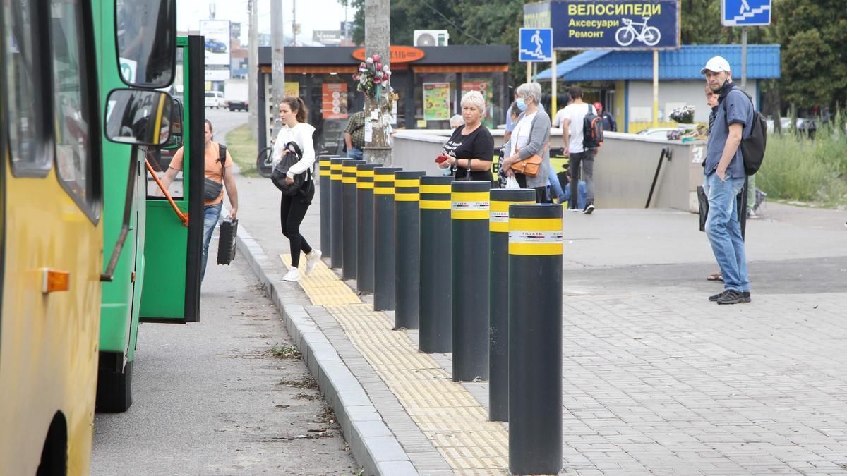 Може зупиняти вантажівки: у Києві трагічно відому зупинку обладнали унікальним захистом - Новини Києва - Київ Може зупиняти вантажівки: у Києві трагічно відому зупинку обладнали унікальним захистом - Новини Києва - Київ