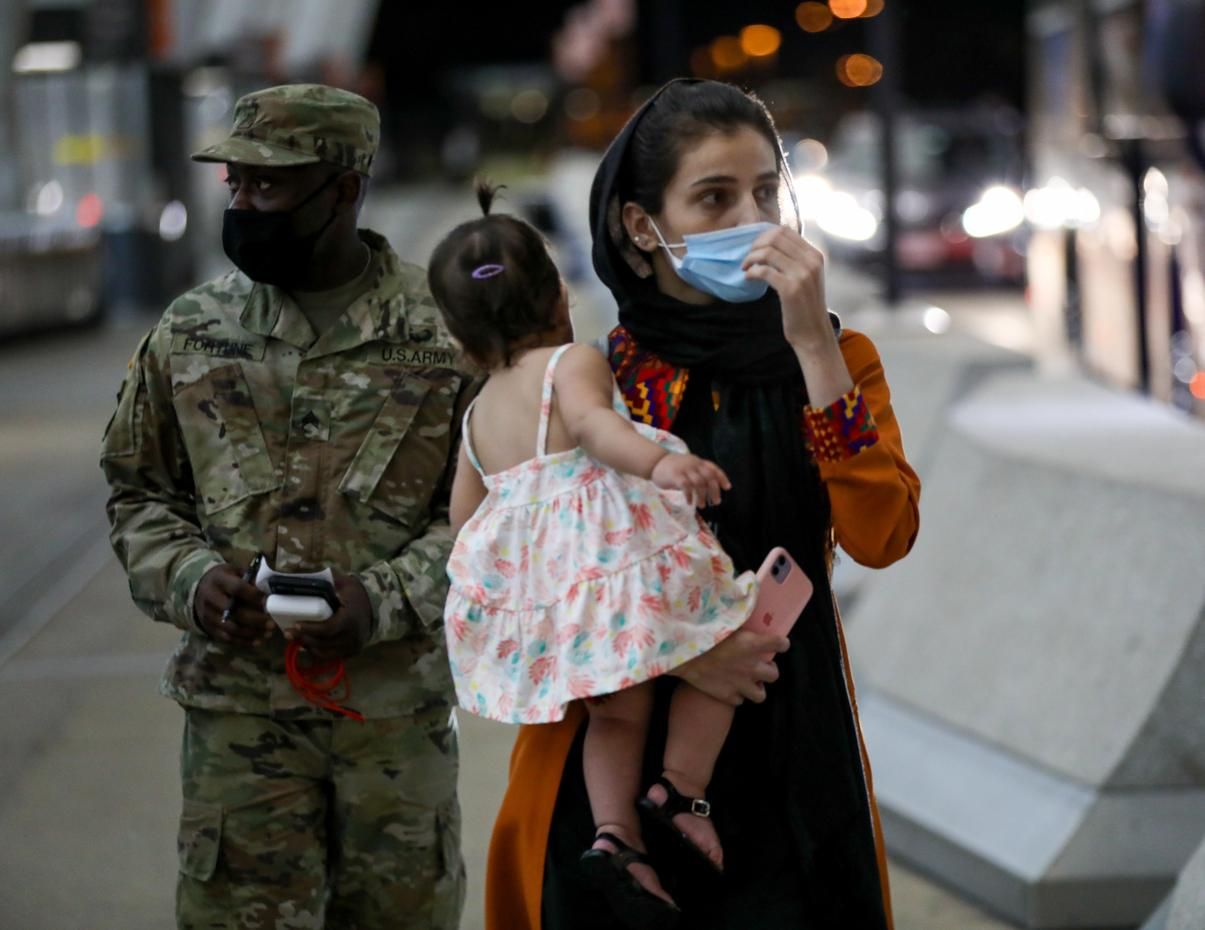 Вывезли 3 тысячи человек: Франция завершила эвакуацию из Афганистана