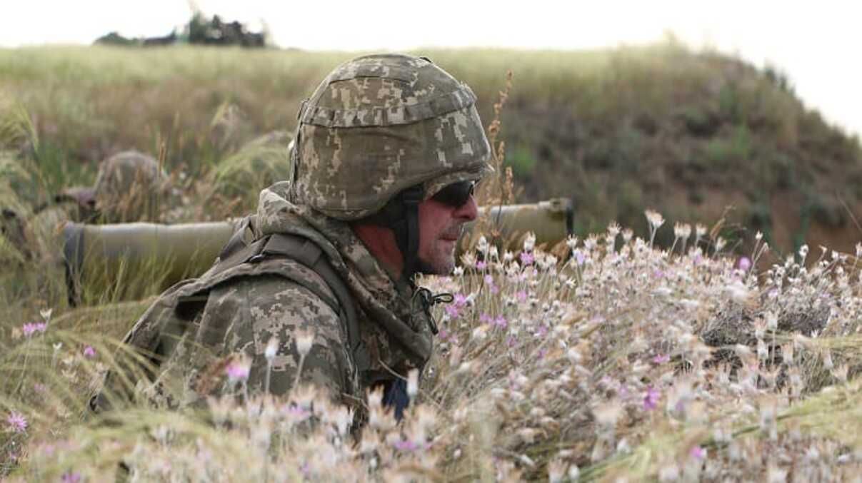 Через обстріли бойовиків на Донбасі постраждав український військовий - Гарячі новини - 24 Канал Через обстріли бойовиків на Донбасі постраждав український військовий - Гарячі новини - 24 Канал