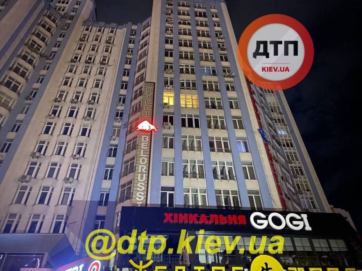 Приземлився на ресторан: у Києві чоловік вистрибнув з 8 поверху і вижив - Новини Києва - Київ