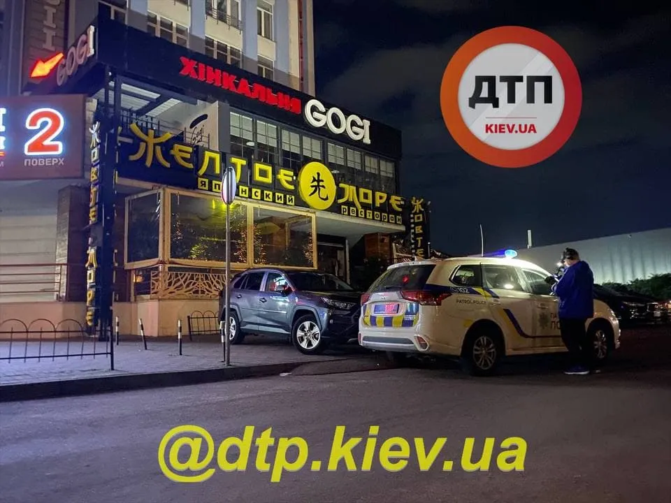 У Києві чоловік вистрибнув з 8 поверху і вижив У Києві чоловік вистрибнув з 8 поверху і вижив