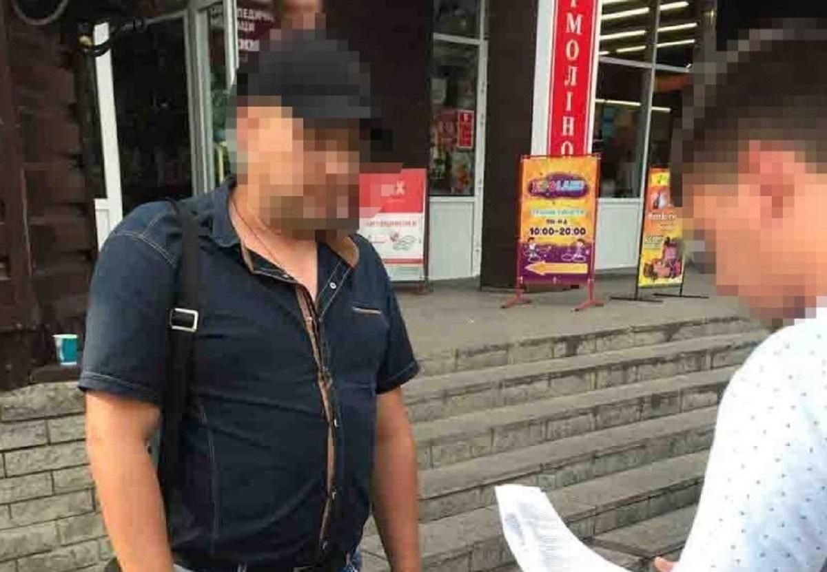 Требовал 500 тысяч гривен взятки: на Днепропетровщине "на горячем" поймали голову ОТГ Требовал 500 тысяч гривен взятки: на Днепропетровщине "на горячем" поймали голову ОТГ