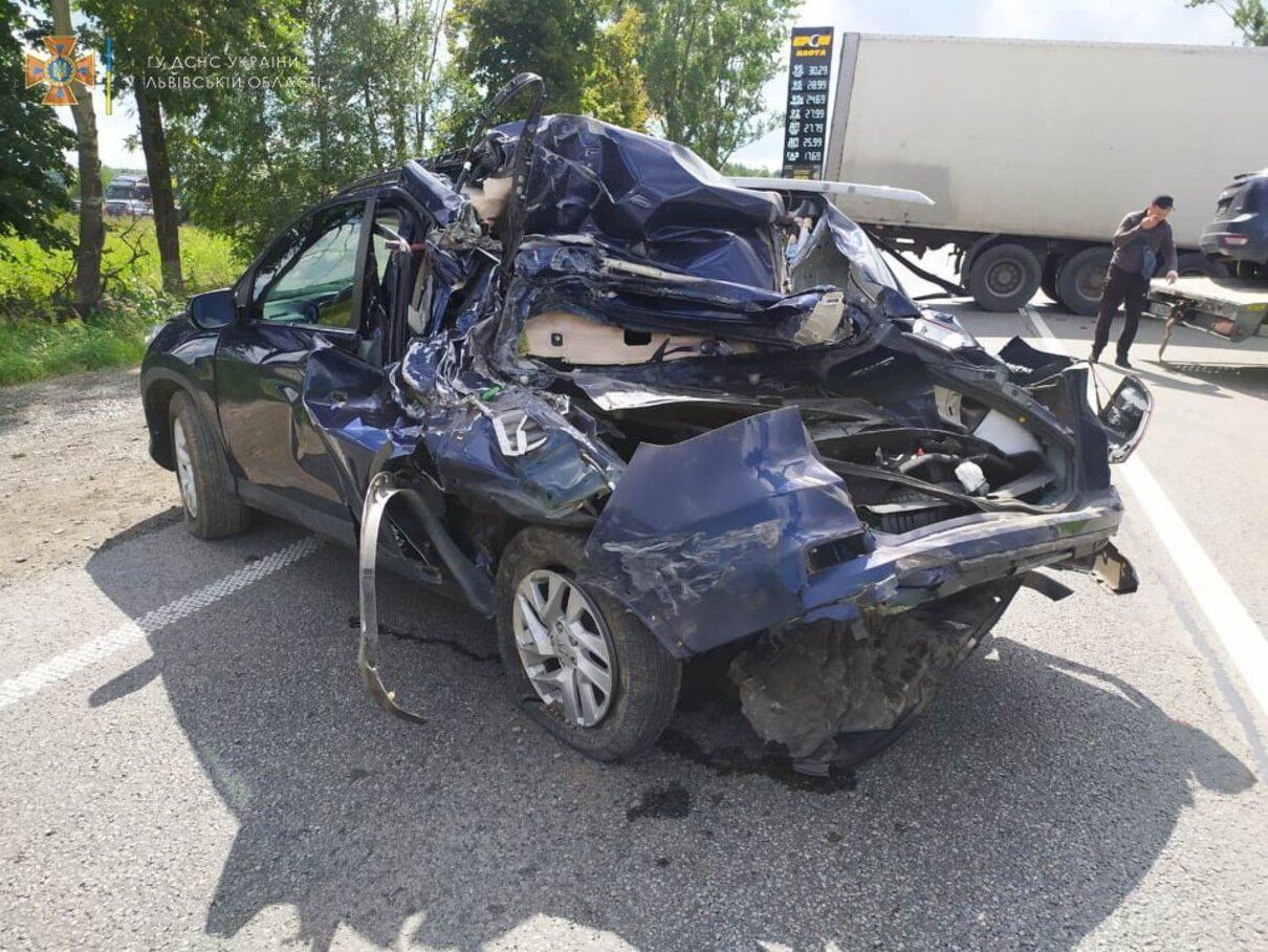 Вблизи Львова столкнулись 4 автомобиля: погиб ребенок