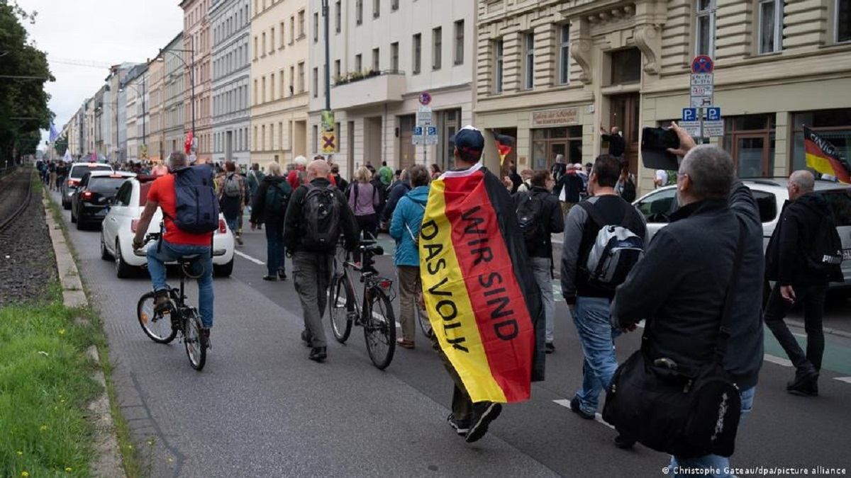 Антикарантинні протести в Німеччині закінчились сотнею затримань - 24 Канал