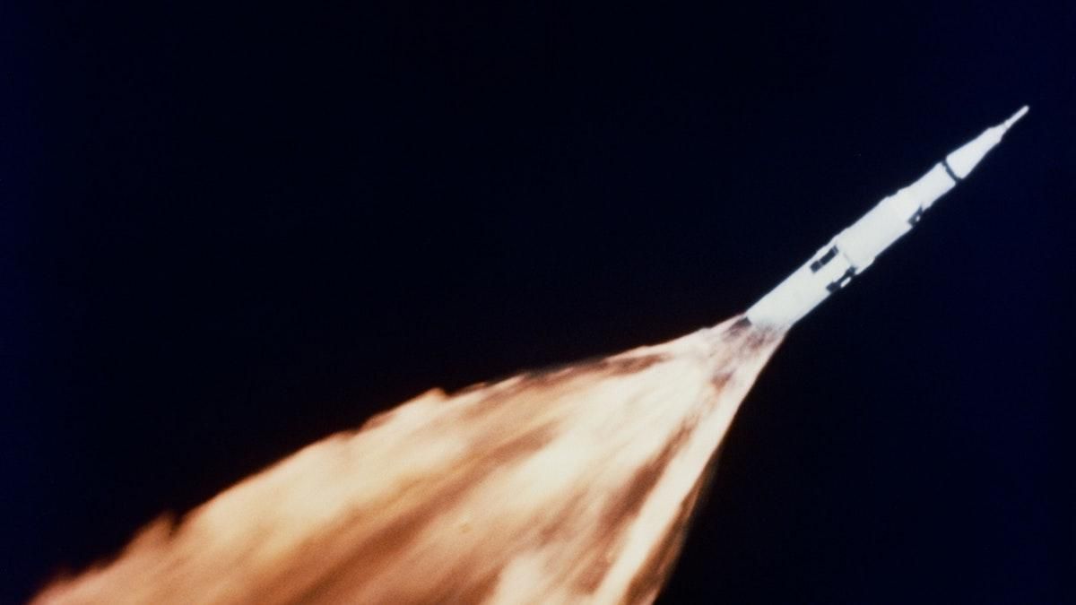 Почему космонавты постоянно потеют и что еще происходит с их организмами