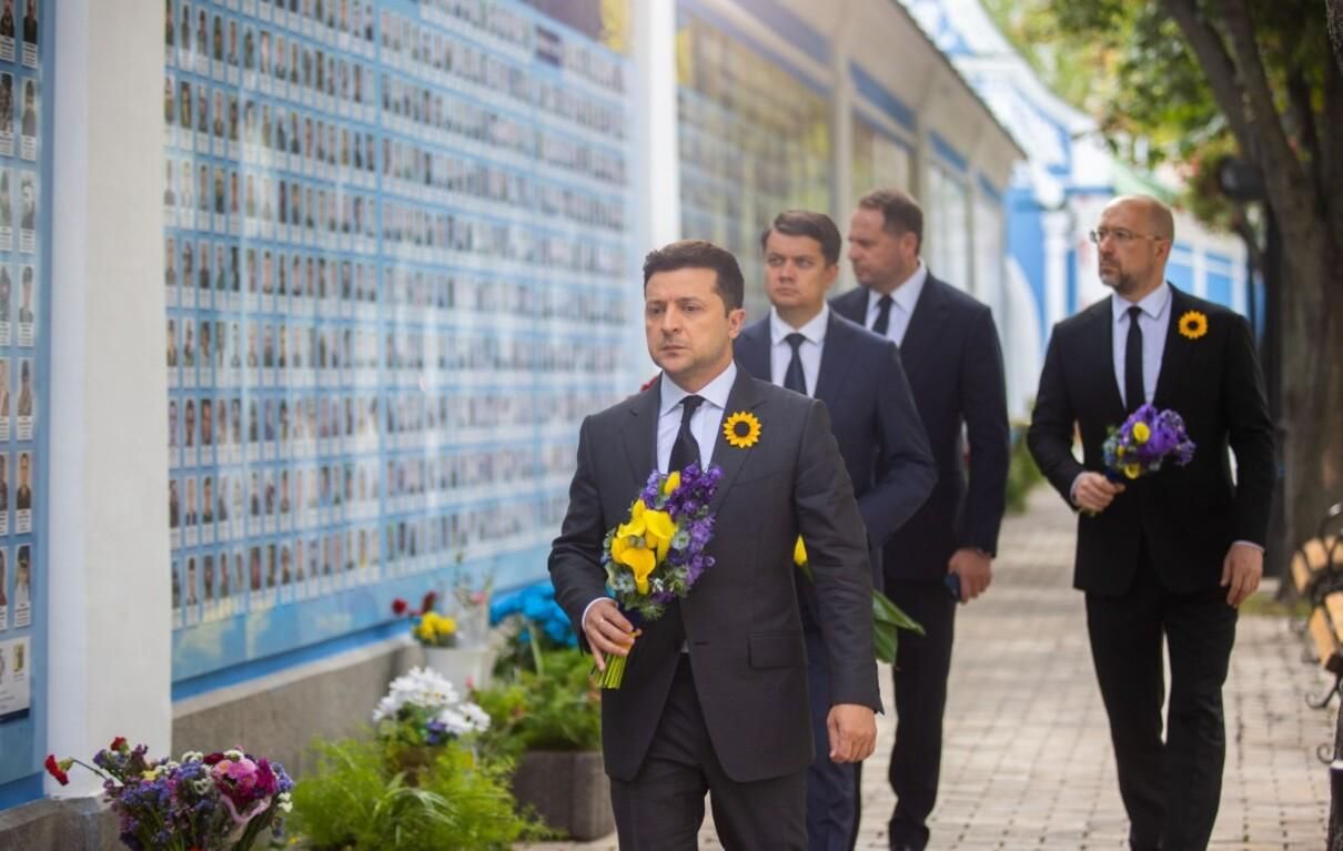 Память о героях: президент Зеленский почтил погибших защитников Украины