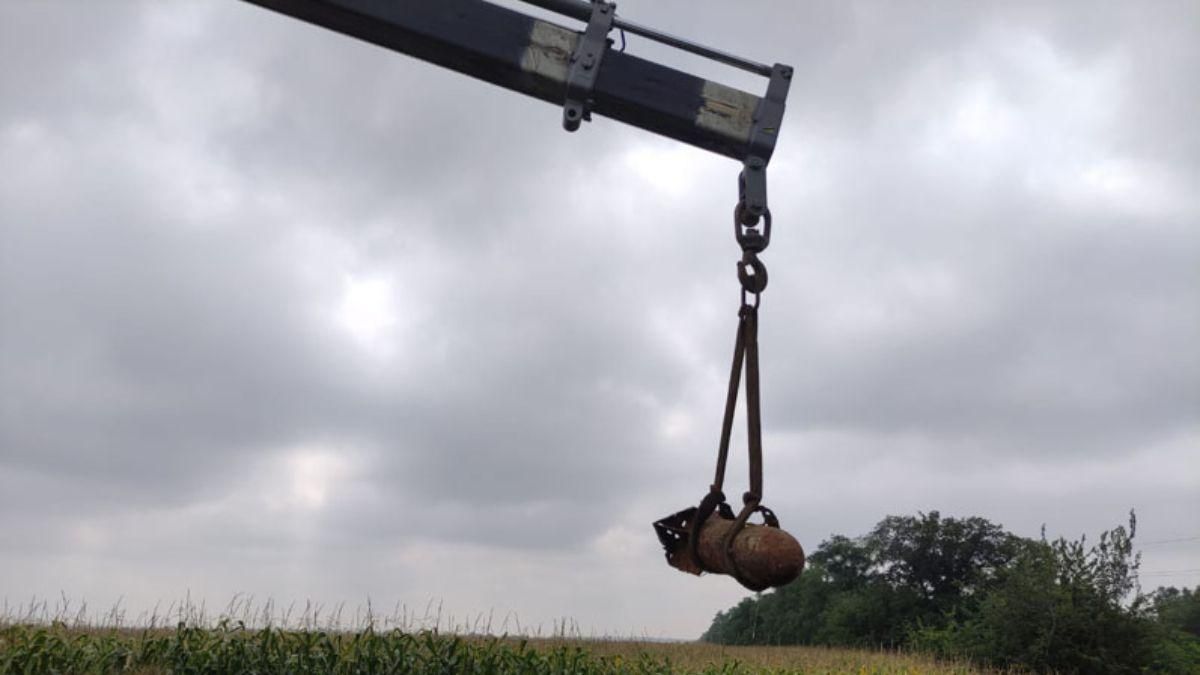 Біля Дніпра підірвали авіабомбу: відео вибуху - Новини Дніпра - 24 Канал Біля Дніпра підірвали авіабомбу: відео вибуху - Новини Дніпра - 24 Канал