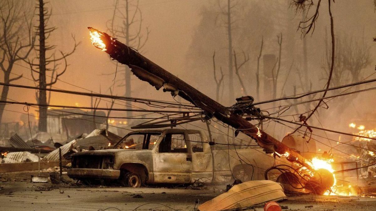 В Калифорнии горят леса: огонь приблизился к туристическому озеру