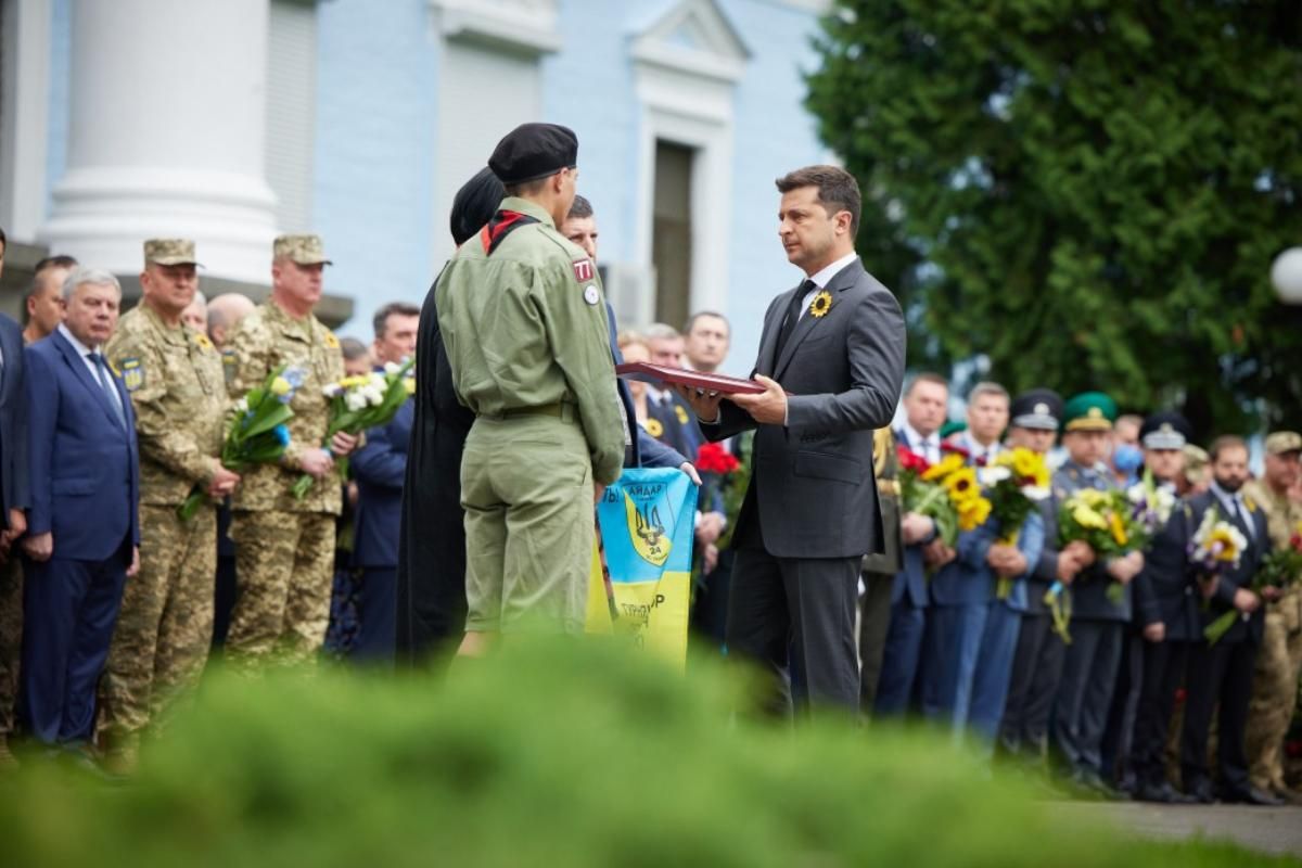 Зеленський посмертно присвоїв звання Героя України Віктору Гурняку та Святославу Горбенку - Україна новини - 24 Канал