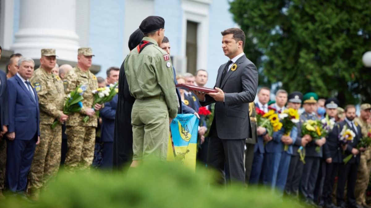 Зеленский присвоил звания Героев Украины погибшим в 2014 году воинам