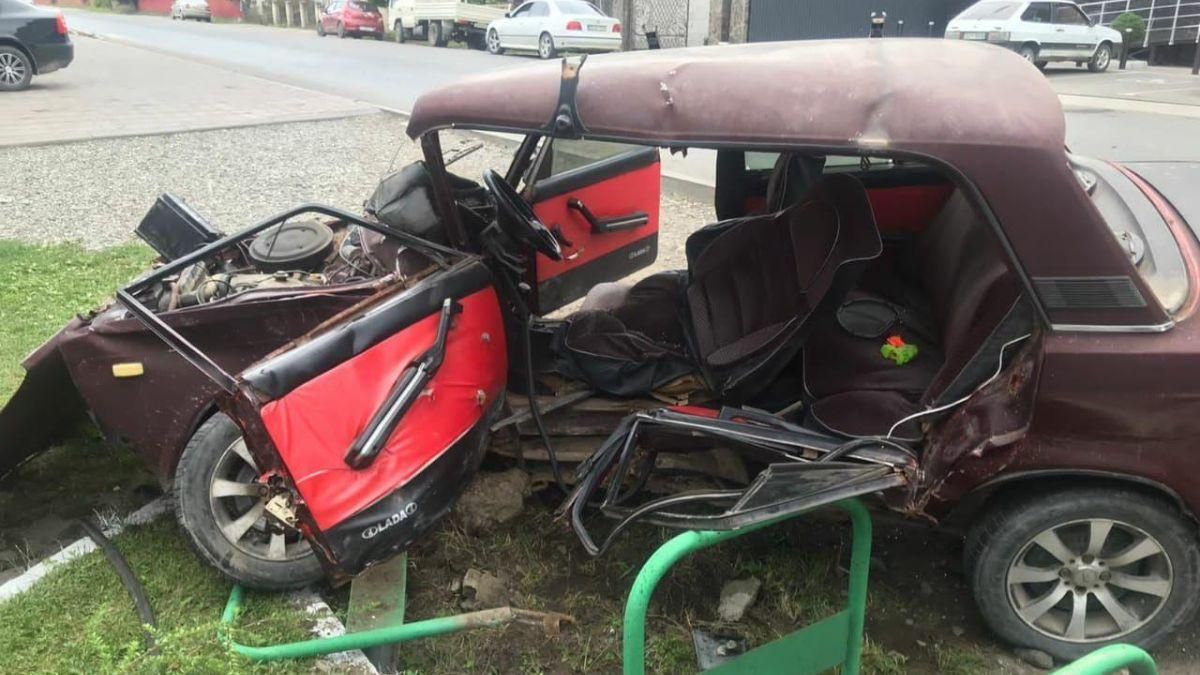 На Закарпатті зіткнулись 2 легковики: 6-річну дитину забрали до лікарні - Україна новини - 24 Канал На Закарпатті зіткнулись 2 легковики: 6-річну дитину забрали до лікарні - Україна новини - 24 Канал