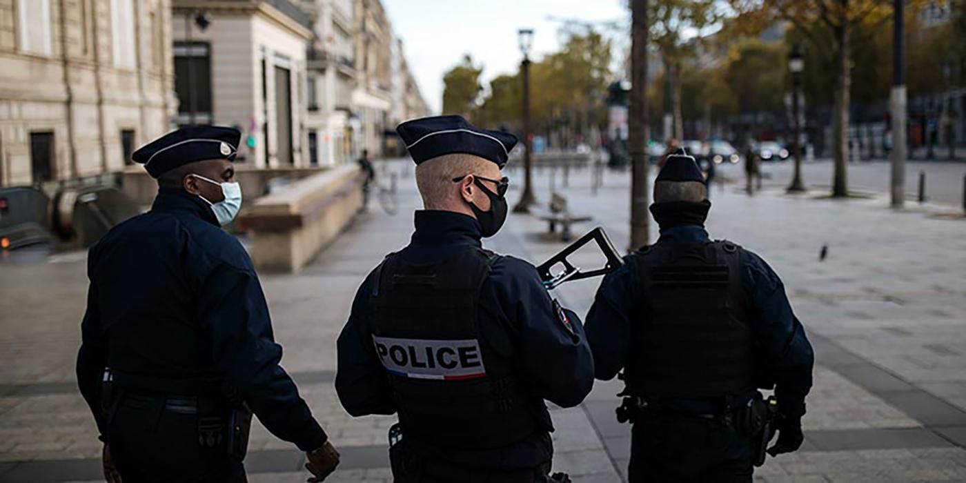 Замотанные в одежду: во Франции мужчина обнаружил останки детей в собственном доме