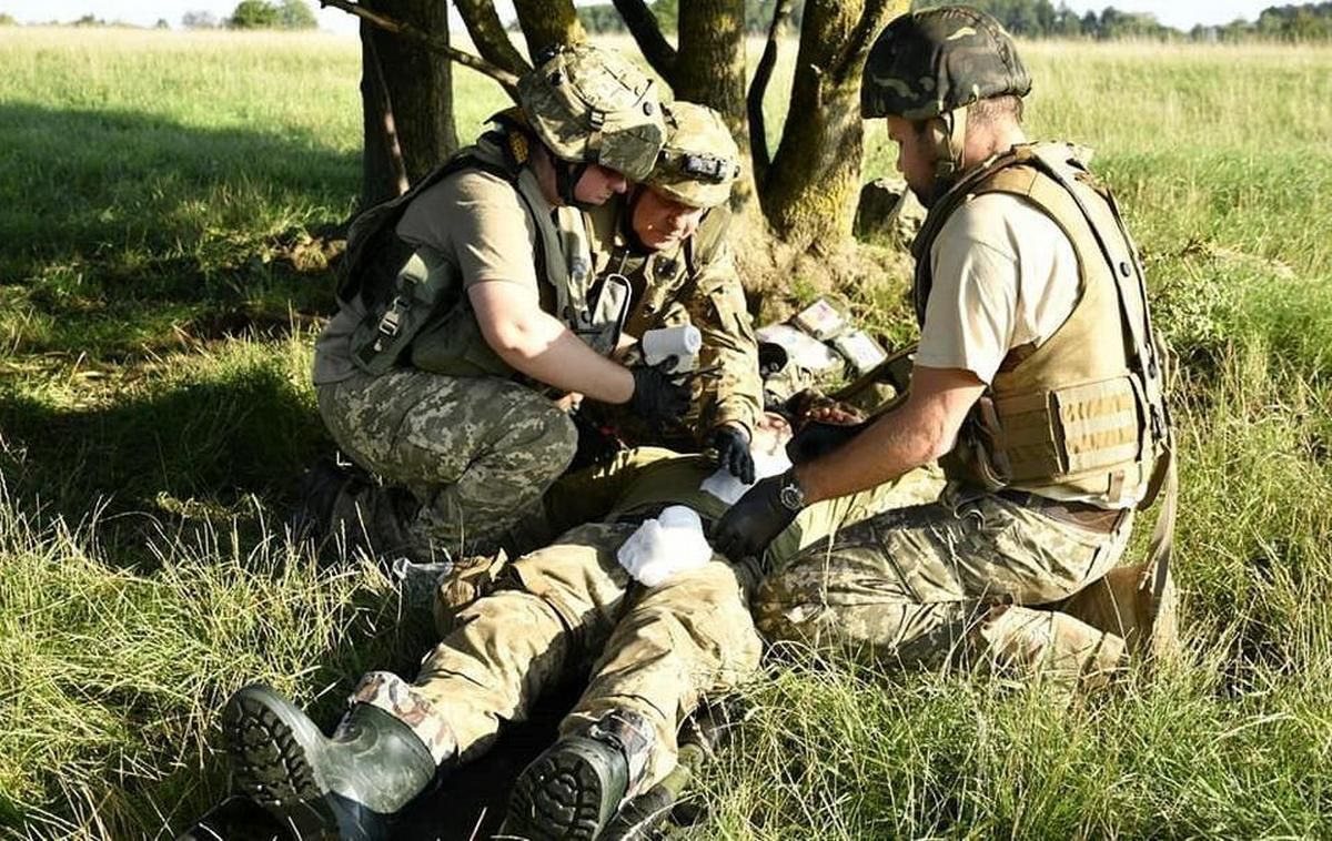 Вдруге за добу: бойовики знову поранили українського військового - Україна новини - 24 Канал