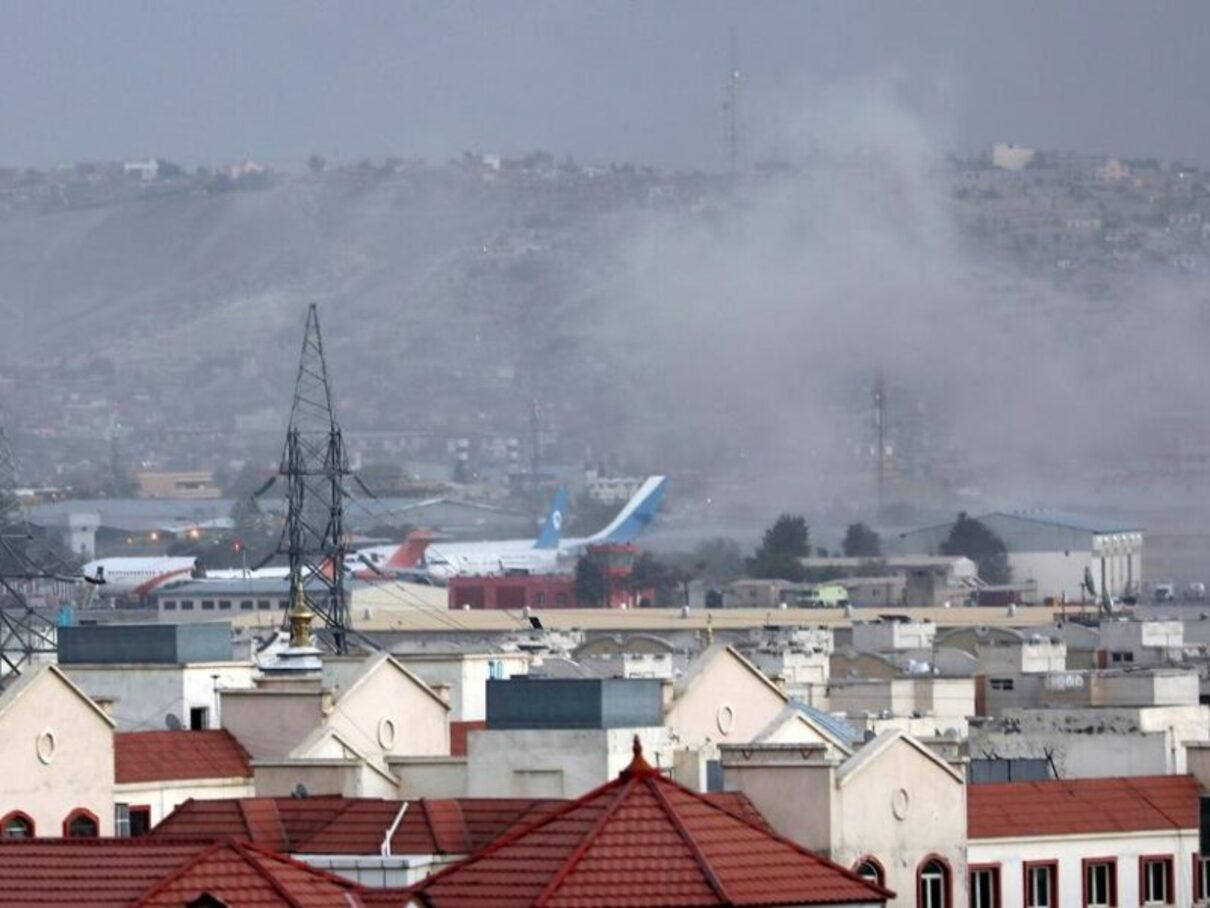 По аеропорту Кабула випустили 5 ракет: Байден наказав посилити захист - 24 Канал
