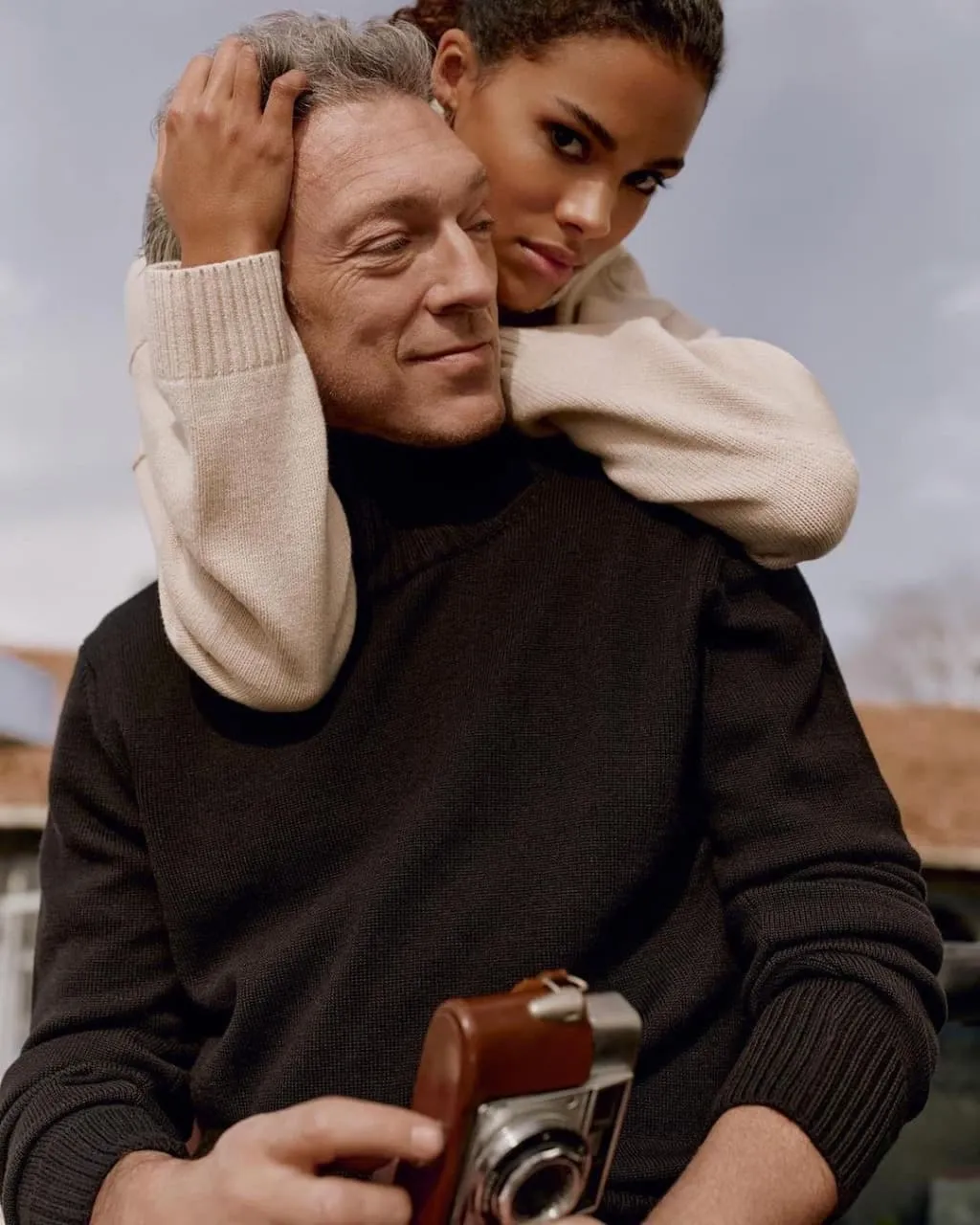 Венсан Кассель та Тіна Кунакі в рекламній зйомці / Фото з інстаграму Voguegram