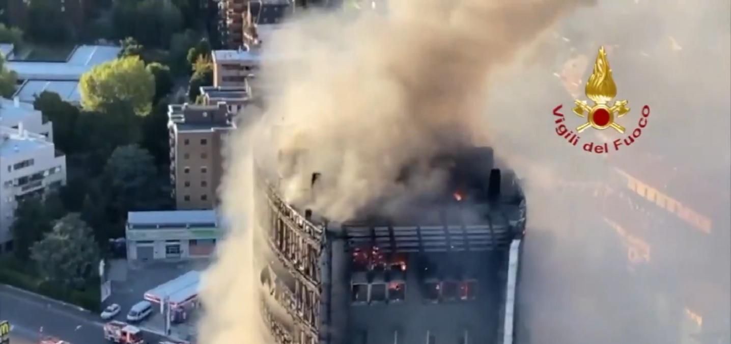 У Мілані досі не погасили пожежу в 15-поверховому будинку: є загроза обвалу - 24 Канал