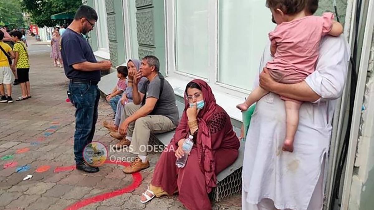 В Одесу прибули біженці з Афганістану: було кілька автобусів - Україна новини - 24 Канал В Одесу прибули біженці з Афганістану: було кілька автобусів - Україна новини - 24 Канал