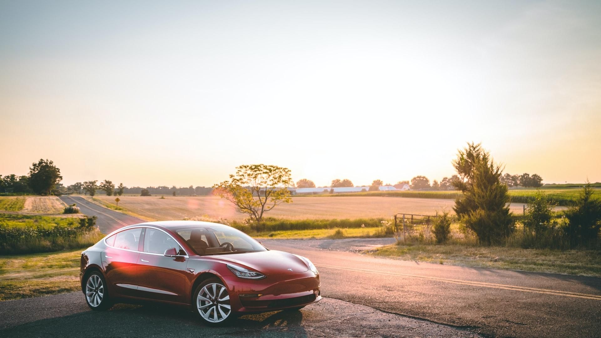 Tesla Model 3 на автопілоті врізалась у патрульне авто - Новини технологій - Техно