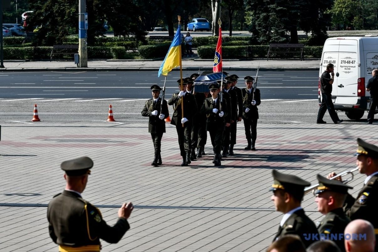 В Запорожье попрощались с погибшим на Донбассе Андреем Вискребцем В Запорожье попрощались с погибшим на Донбассе Андреем Вискребцем