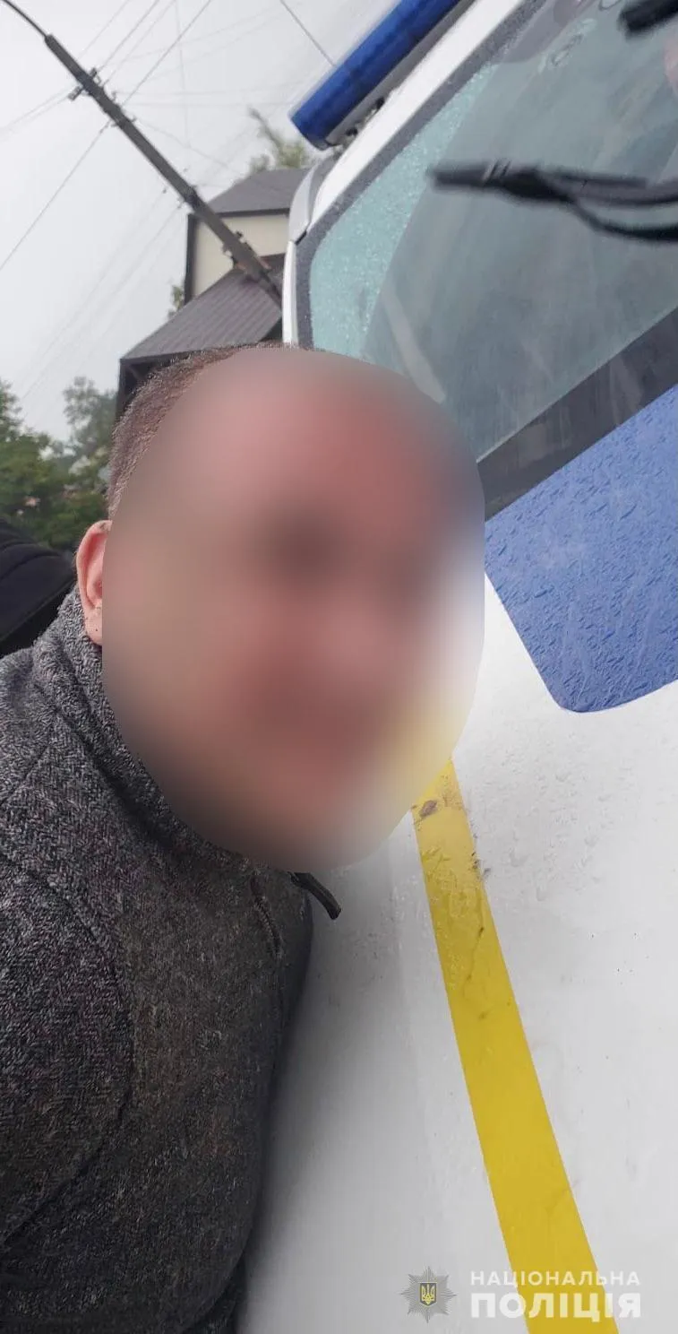 У Львові двоє нападників підрізали поліцейського: постраждав ще один чоловік У Львові двоє нападників підрізали поліцейського: постраждав ще один чоловік