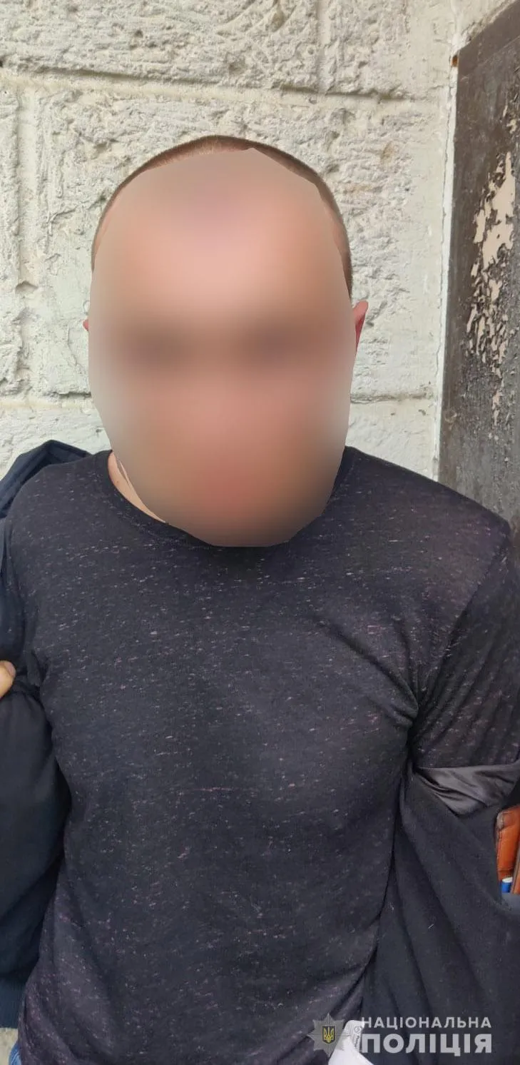 У Львові двоє нападників підрізали поліцейського: постраждав ще один чоловік У Львові двоє нападників підрізали поліцейського: постраждав ще один чоловік