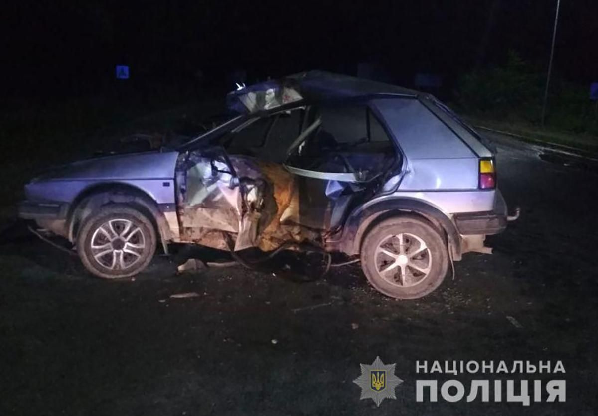 На Тернопольщине возле АЗС столкнулись автомобиль и мотоцикл: погиб 19-летний парень