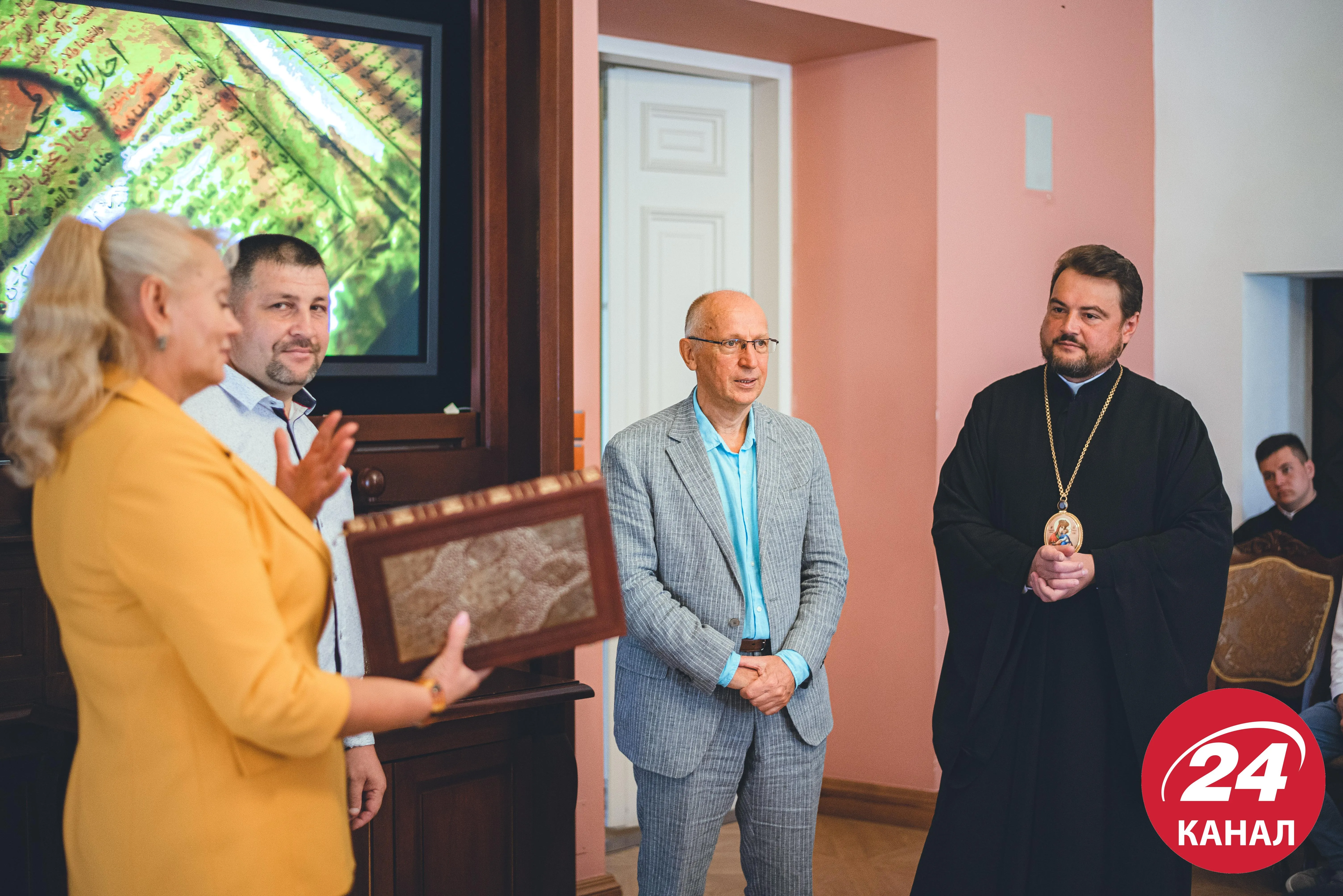 Мазепинське Євангеліє, Православна церква України, церква, релігія Мазепинське Євангеліє, Православна церква України, церква, релігія