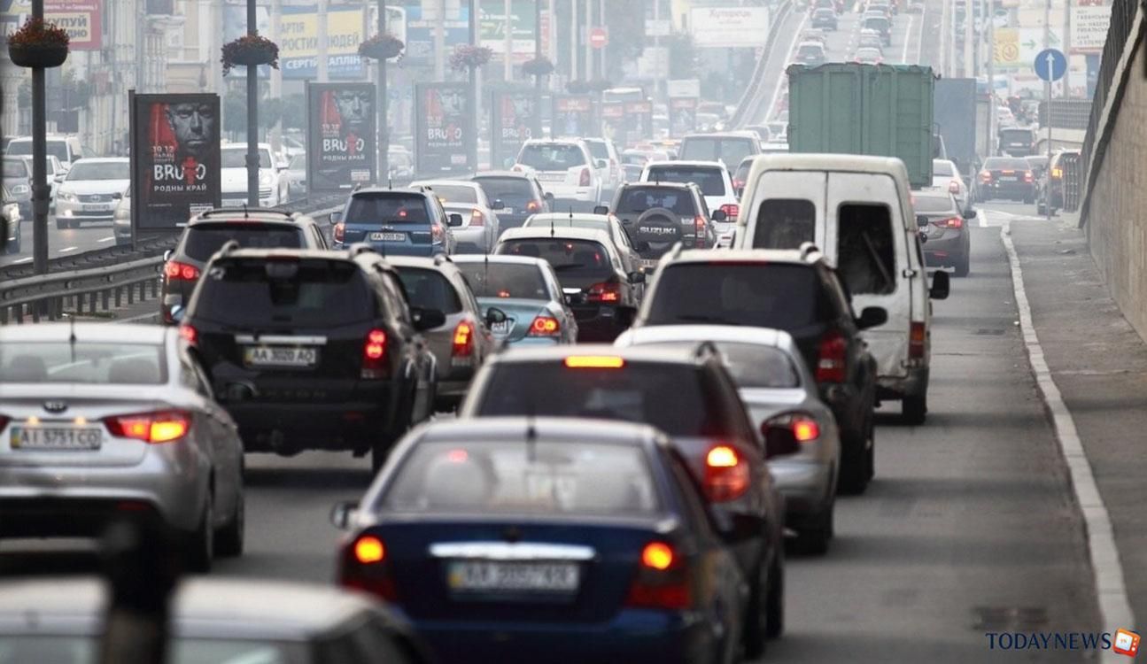 В Киеве 31 августа образовались сильные пробки: список улиц