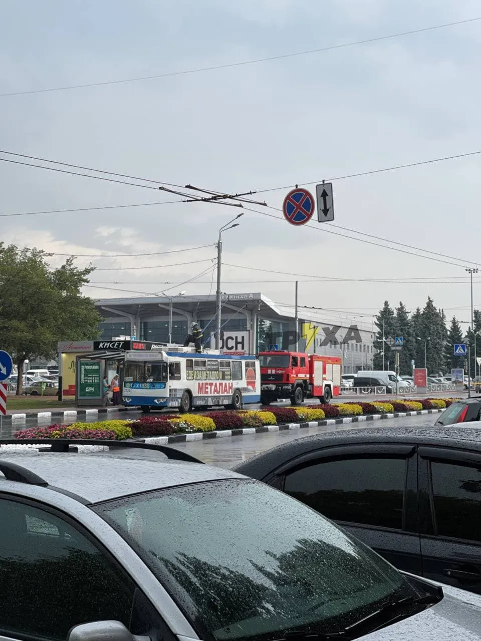 У Харкові блискавка підпалила тролейбус