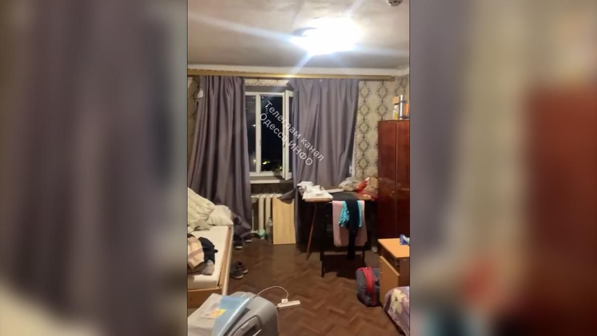 Обдерті стіни й антисанітарія: показали жахливі умови гуртожитку Одеського університету - Новини Одеси - 24 Канал Обдерті стіни й антисанітарія: показали жахливі умови гуртожитку Одеського університету - Новини Одеси - 24 Канал