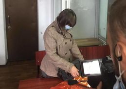 Закрите засідання у справі бабусі покаліченого хлопчика завершилося: жінку арештували