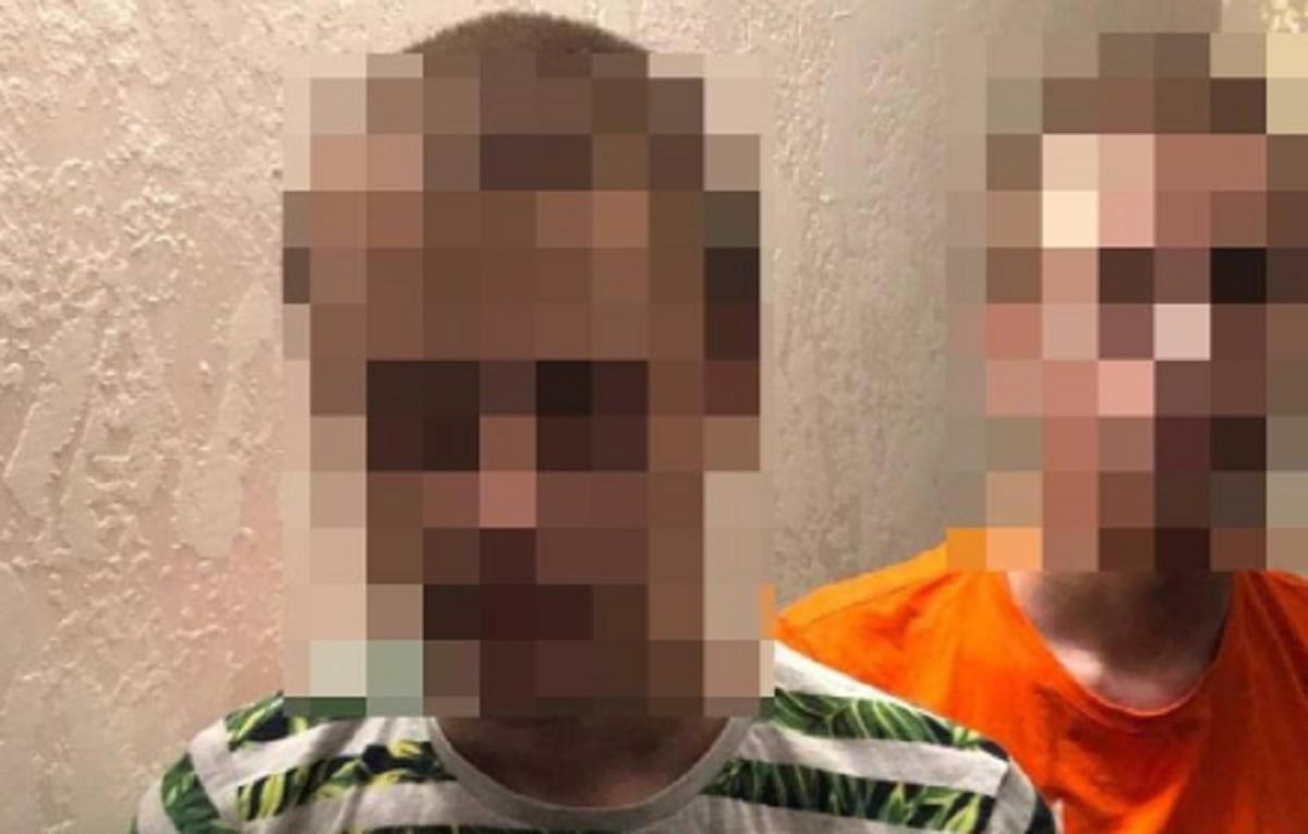 В Ровно 15-летние близнецы пытались убить женщину посреди улицы