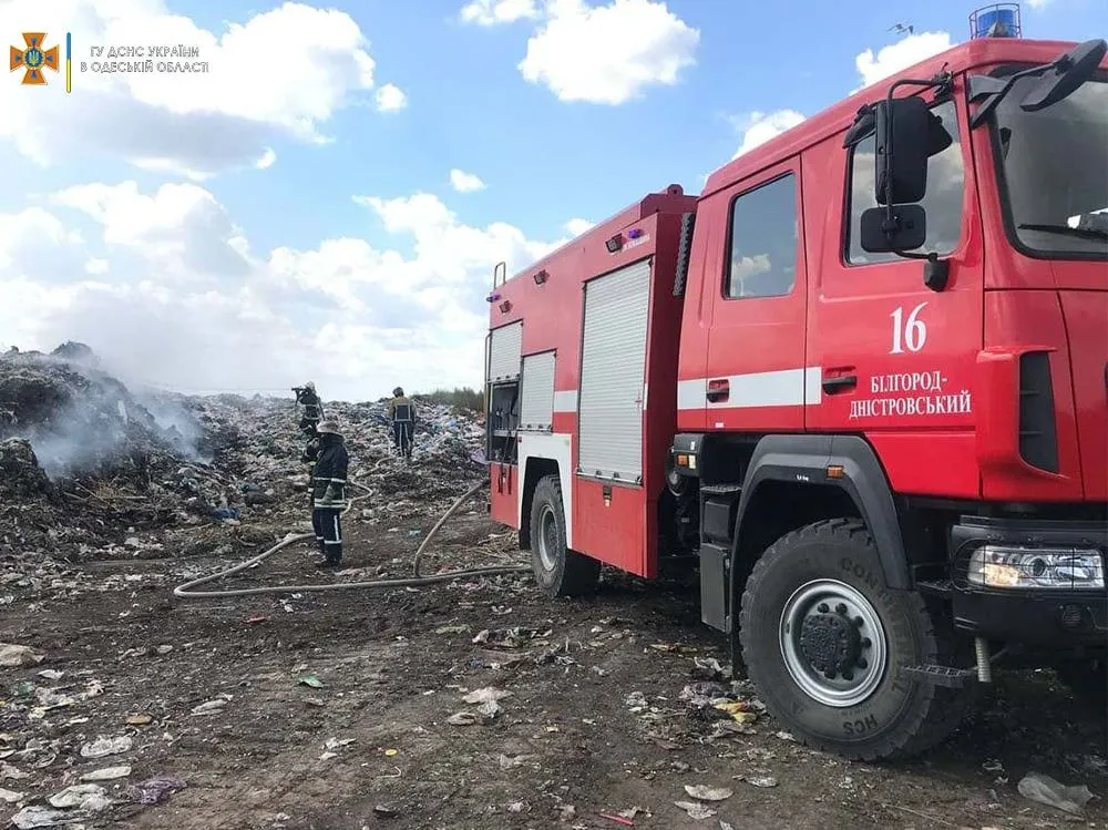 Загорілося сміттєзвалище під Одесою