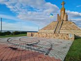 Дрифт на меморіалі: на Тернопільщині водій понівечив місце легендарного бою