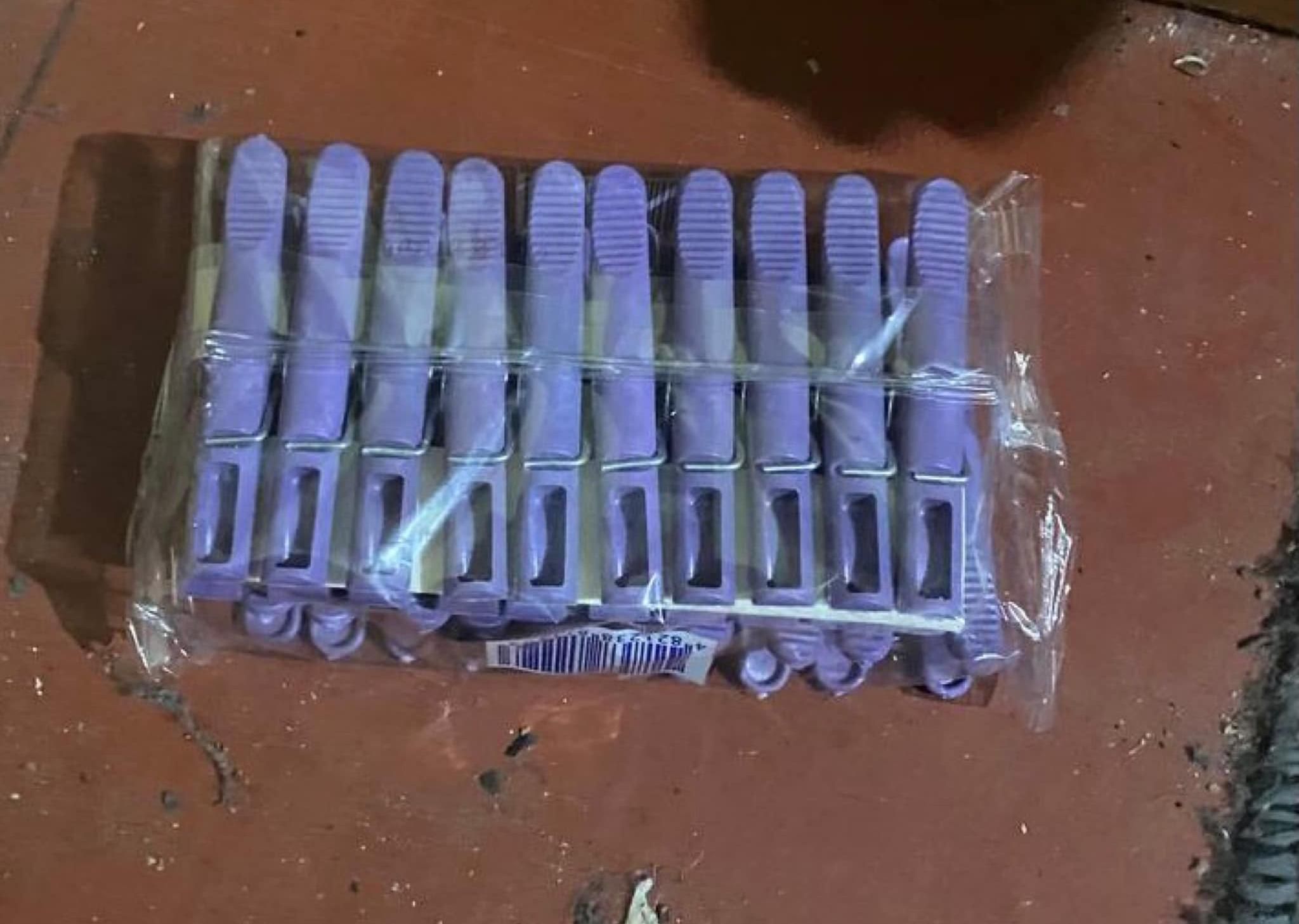 У меня бомба, – в Черновцах пенсионер вызвал полицию из-за пакета прищепок У меня бомба, – в Черновцах пенсионер вызвал полицию из-за пакета прищепок