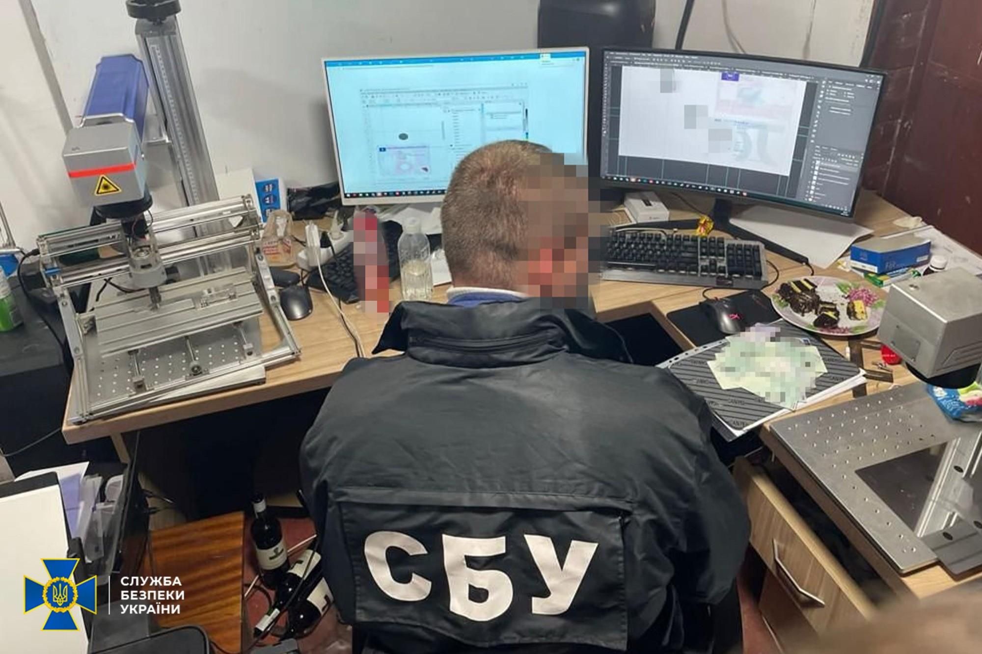 Изготавливали фальшивые документы: СБУ провела удачную спецоперацию со спецслужбами США Изготавливали фальшивые документы: СБУ провела удачную спецоперацию со спецслужбами США