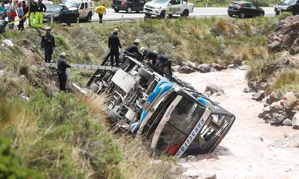 Аварія у Перу забрала життя 17 людей