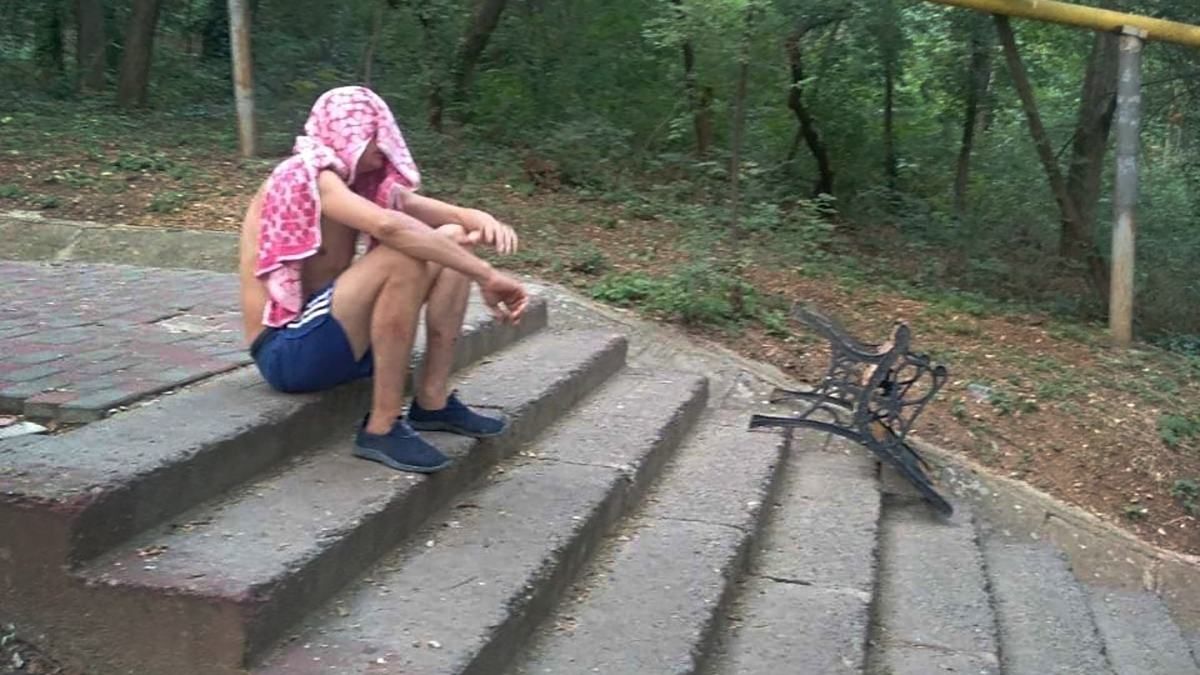 Одесит викрав лавку та почав кидатися на поліцію: дивом уникнув відповідальності - Україна новини - 24 Канал Одесит викрав лавку та почав кидатися на поліцію: дивом уникнув відповідальності - Україна новини - 24 Канал