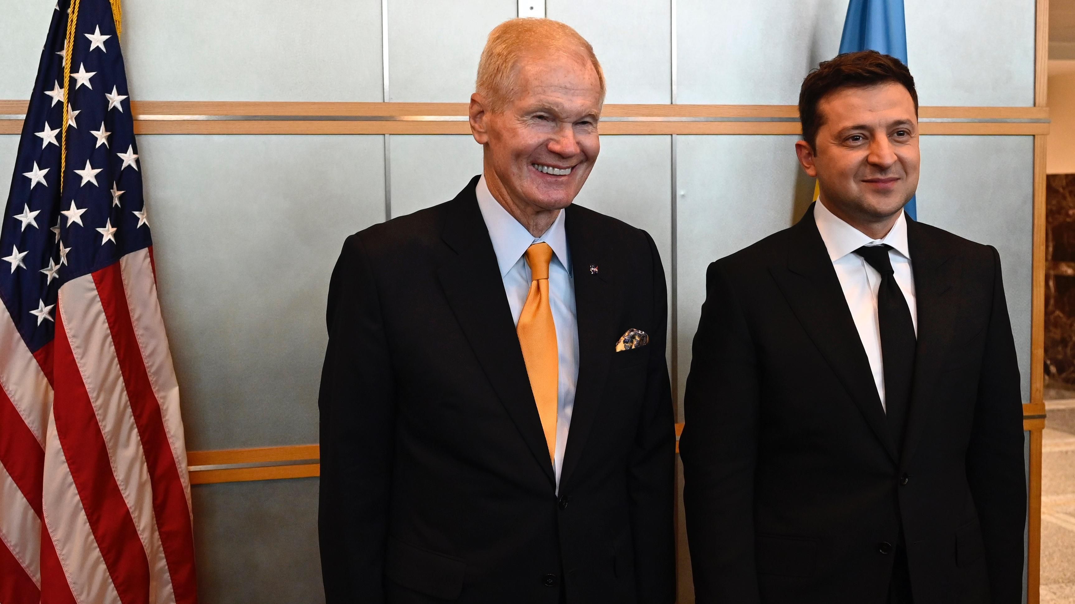 Зеленский с директором NASA обсудили космические проекты, к которым может присоединиться Украина Зеленский с директором NASA обсудили космические проекты, к которым может присоединиться Украина