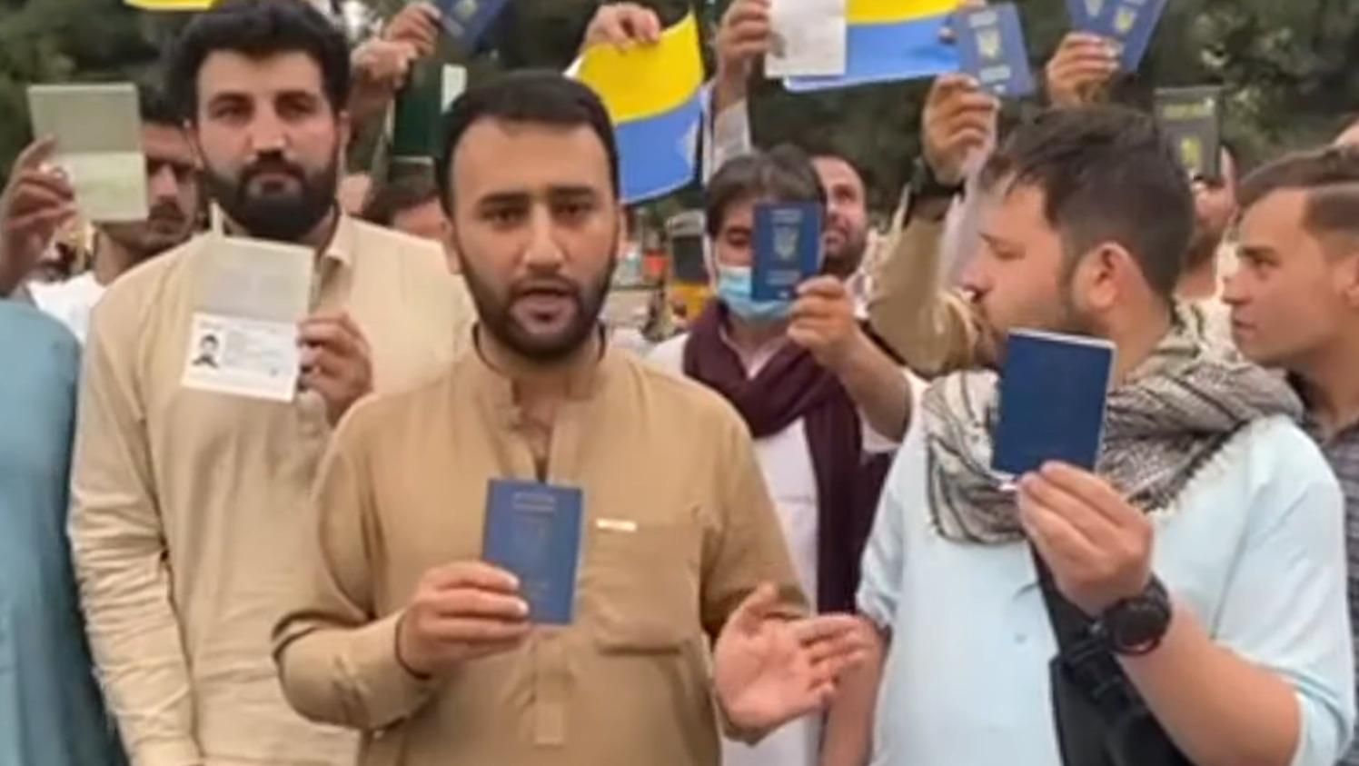 Украинцы, которые до сих пор не смогли покинуть Афганистан, обратились к Зеленскому Украинцы, которые до сих пор не смогли покинуть Афганистан, обратились к Зеленскому