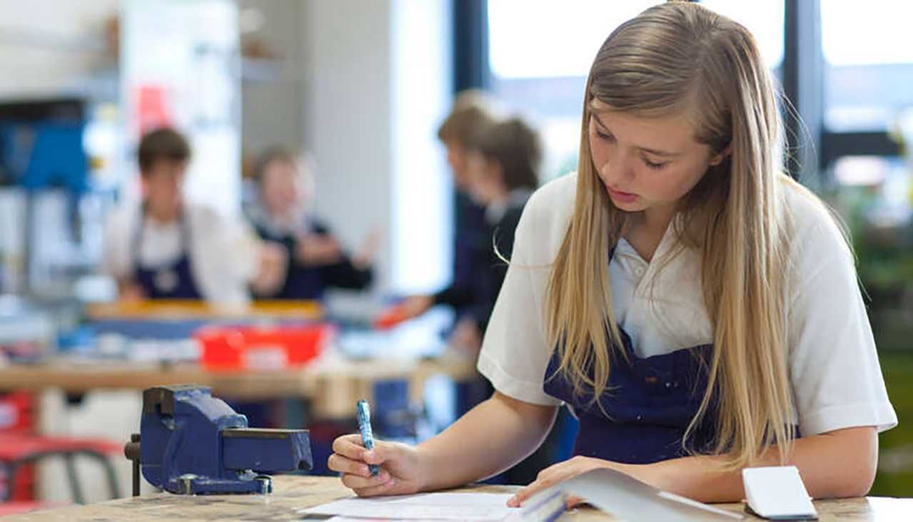 В МОН обещают повысить стипендии и зарплаты в профтехах В МОН обещают повысить стипендии и зарплаты в профтехах