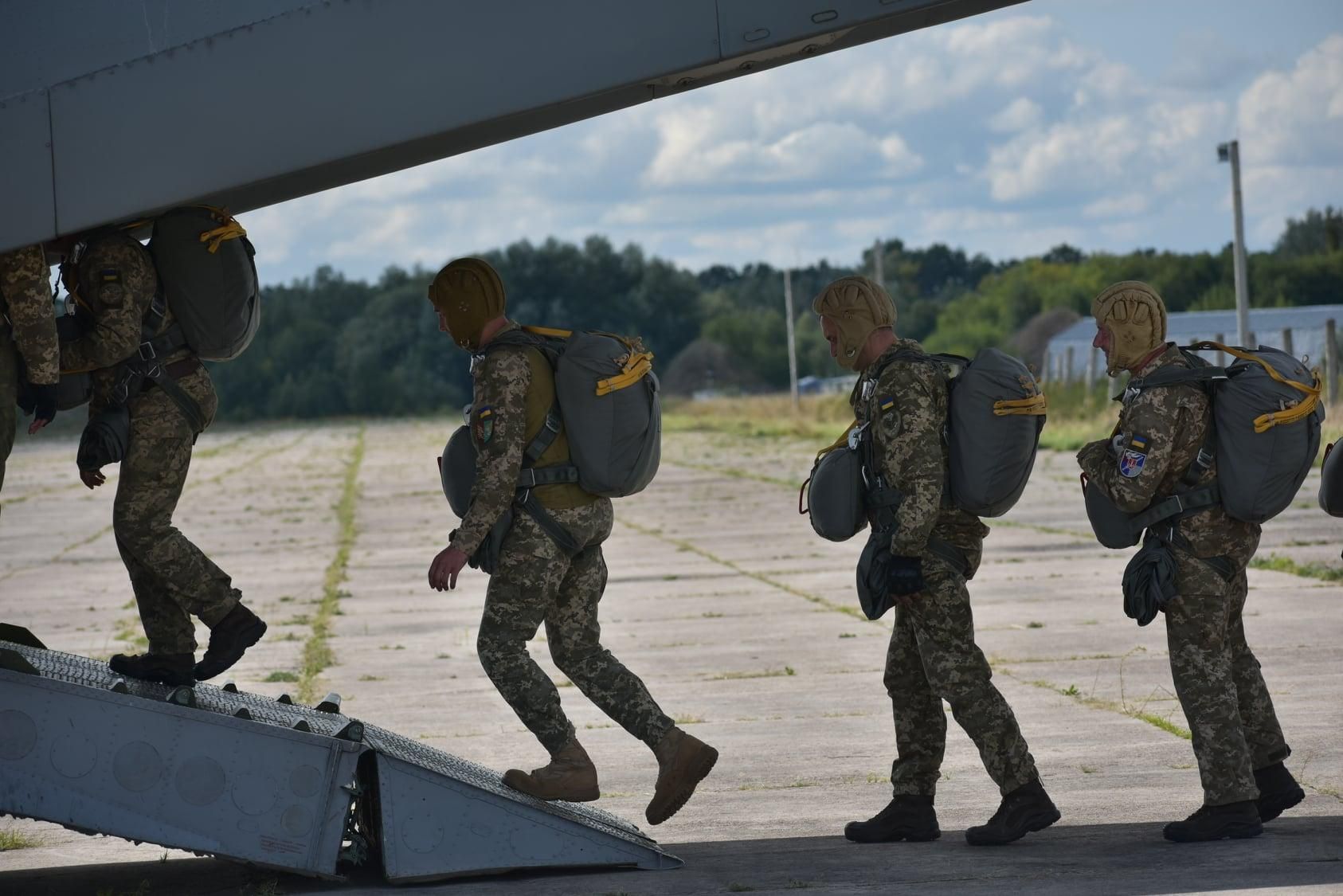 Украинские десантники испытали американские парашютные системы